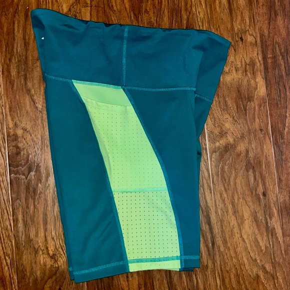Xersion LIKE NEW Women’s Biker Shorts - Teal/Lime Green - Large - Picture 4 of 7